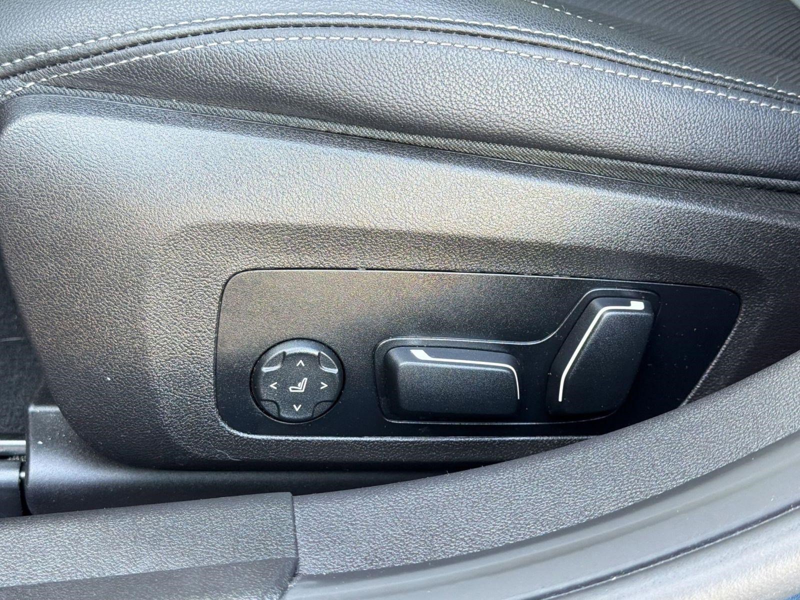 Certified 2025 BMW 330i Sedan image 14