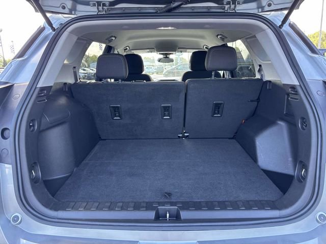 Used 2024 GMC Terrain SLE image 32