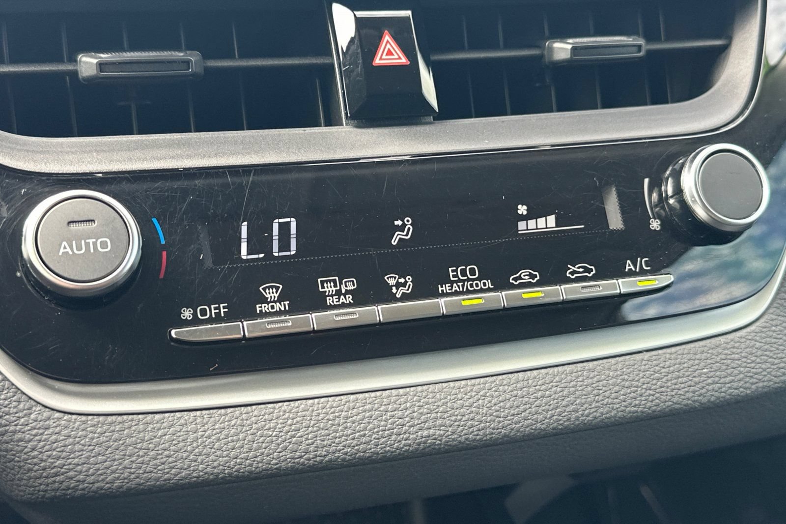 Used 2024 Toyota Corolla LE w/ LE Convenience Package FWD image 19