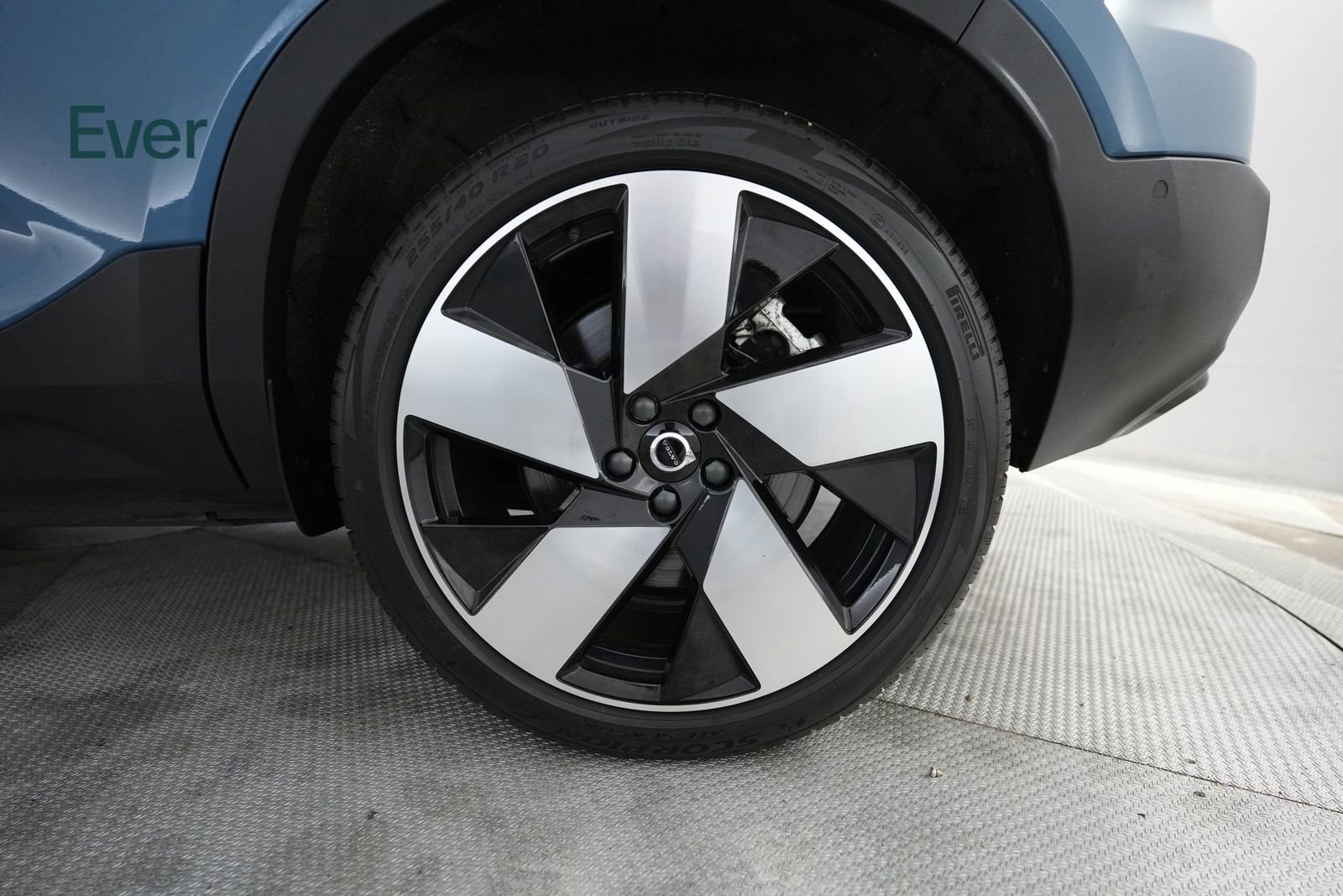 Used 2023 Volvo XC40 Recharge Ultimate w/ Protection Package Premier image 9