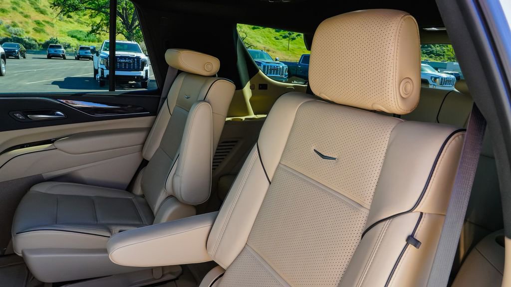 Certified 2021 Cadillac Escalade Premium Luxury image 11