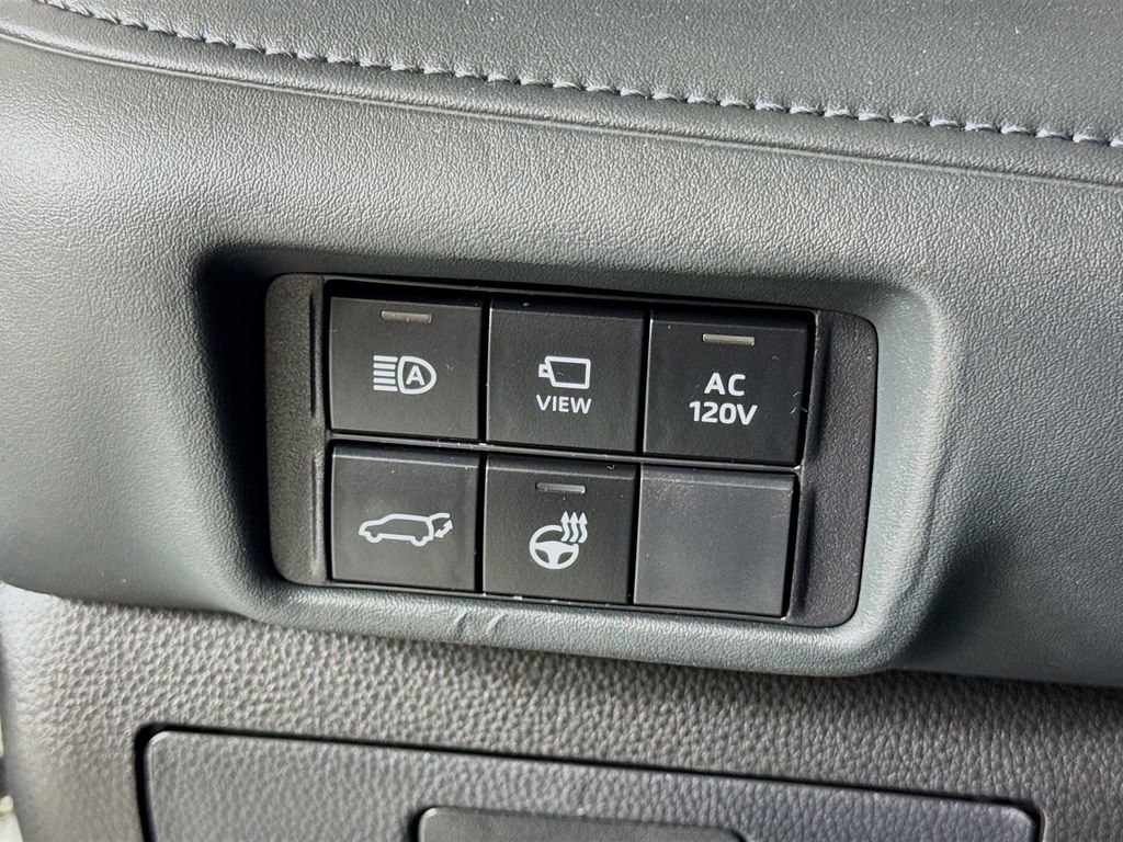 Used 2024 Toyota Highlander Limited AWD/4WD image 22