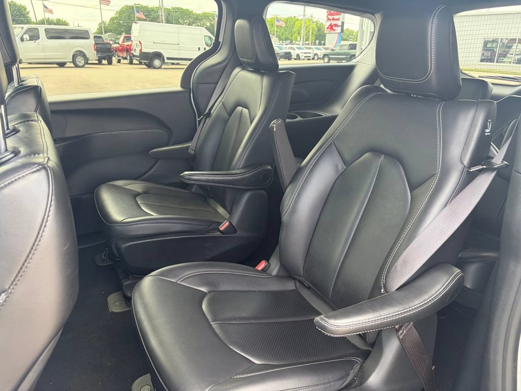 Used 2024 Chrysler Pacifica Limited FWD image 15