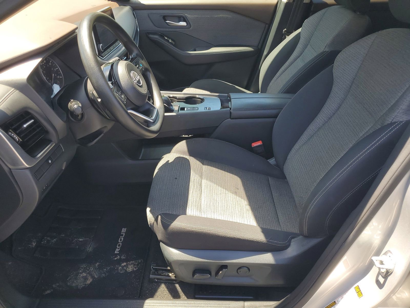 Used 2022 Nissan Rogue SV image 5