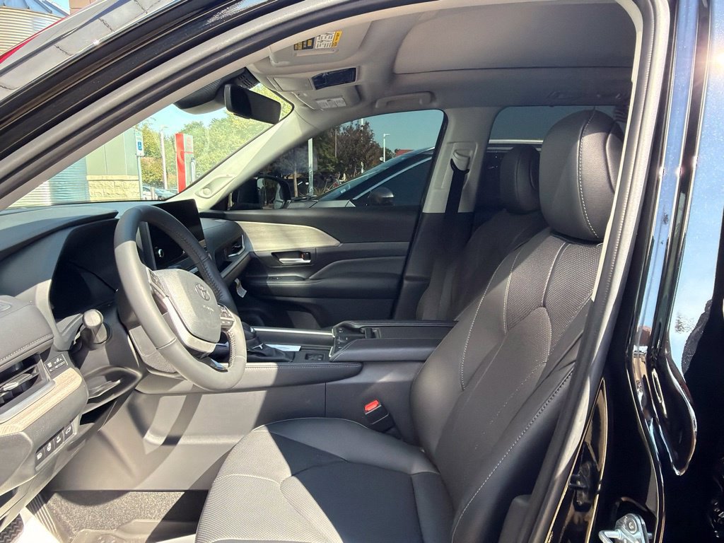Used 2026 Toyota Grand Highlander AWD Hybrid image 6