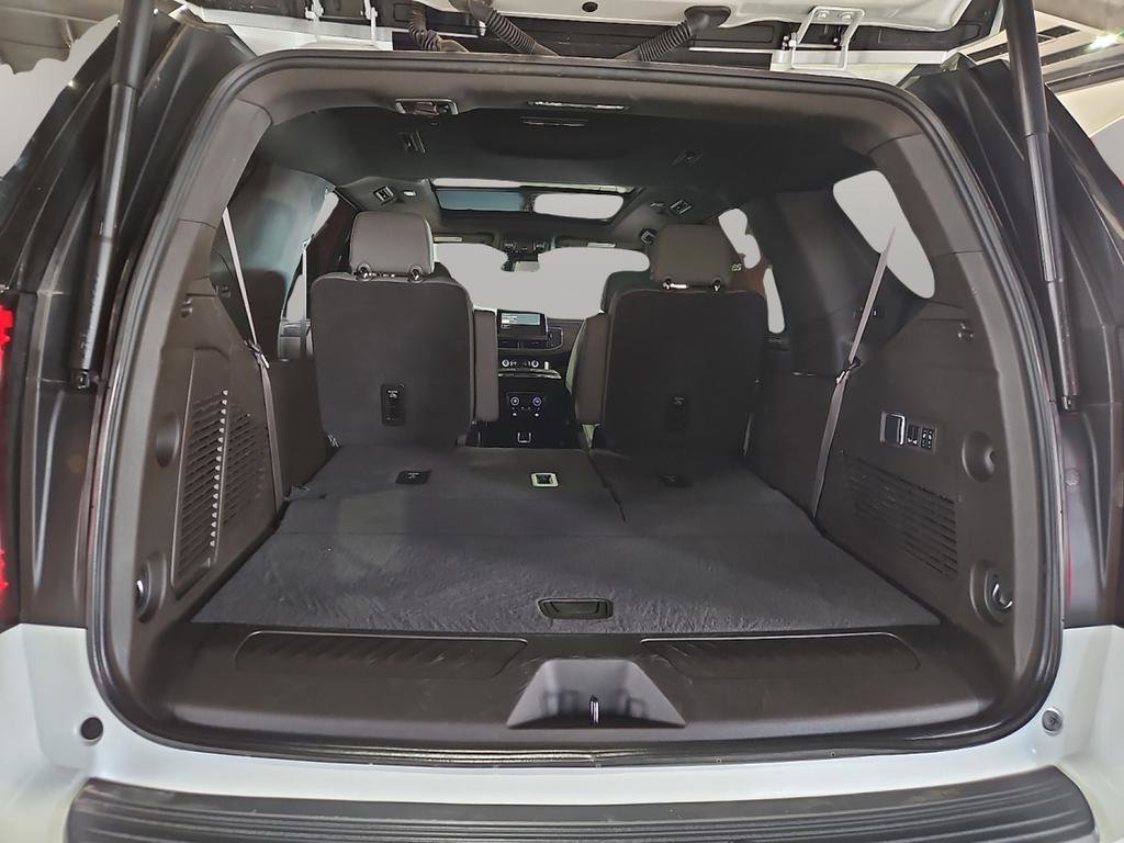 Used 2023 GMC Yukon SLT w/ SLT Luxury Package image 13