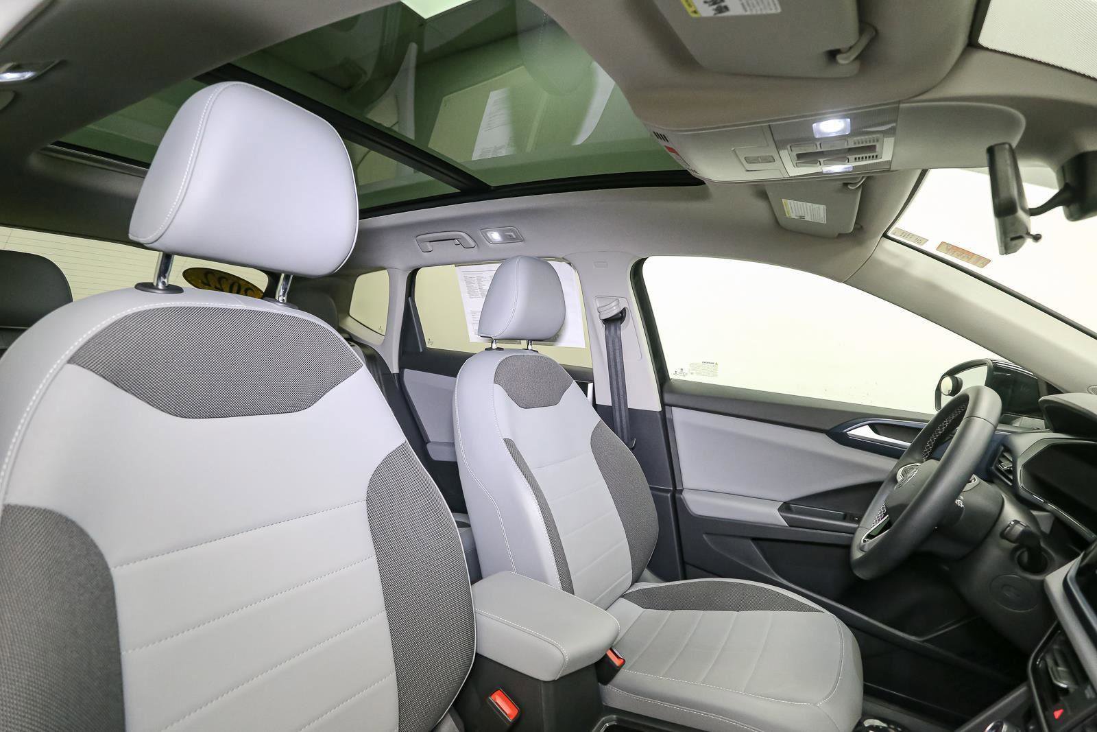 Certified 2022 Volkswagen Taos SE w/ Panoramic Sunroof Package AWD/4WD image 22