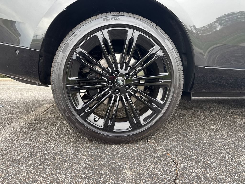 New 2025 Land Rover Range Rover Long Wheelbase SE image 25