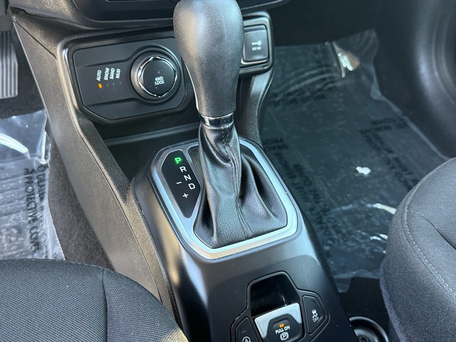 Used 2023 Jeep Renegade Latitude AWD/4WD image 25