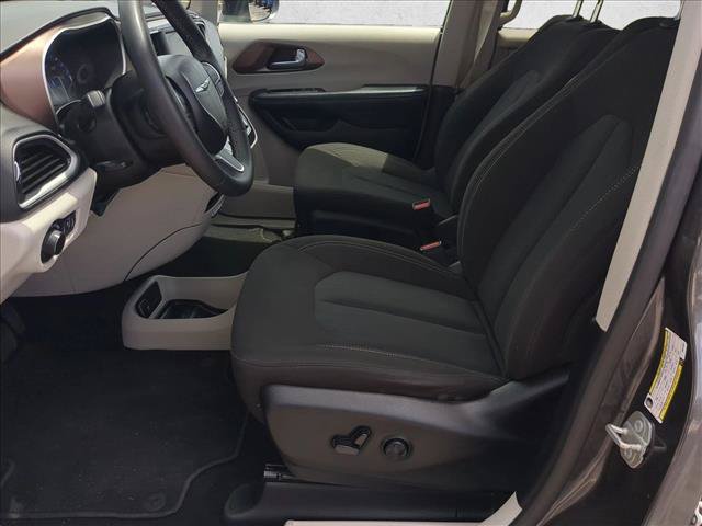 Used 2023 Chrysler Voyager LX FWD image 15