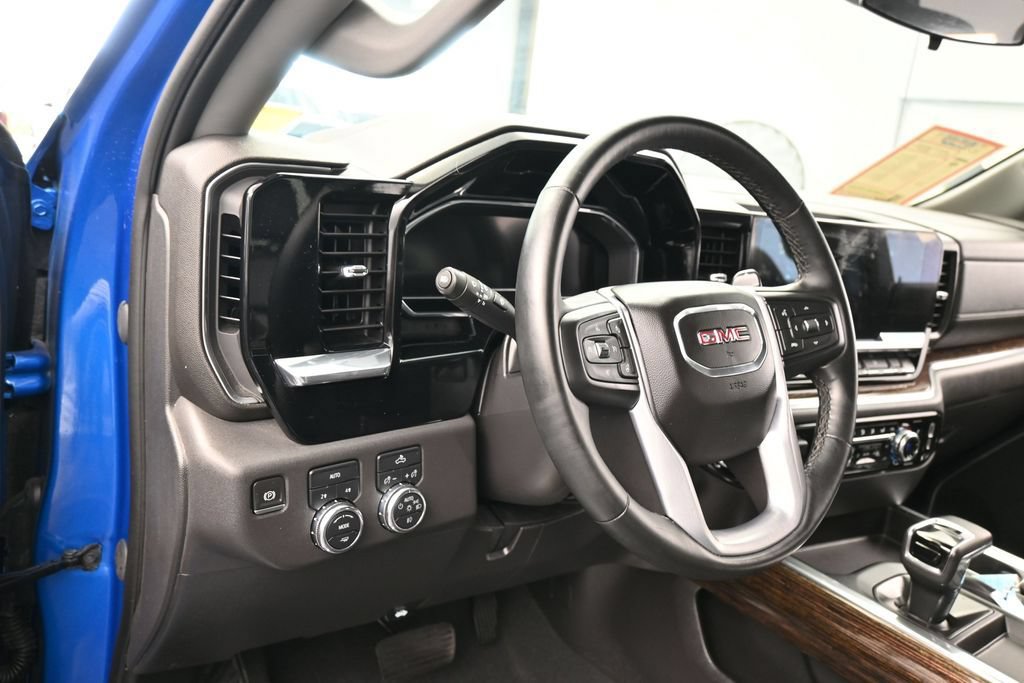 Used 2023 GMC Sierra 1500 Elevation w/ LPO, Elevation Black Package AWD/4WD image 13
