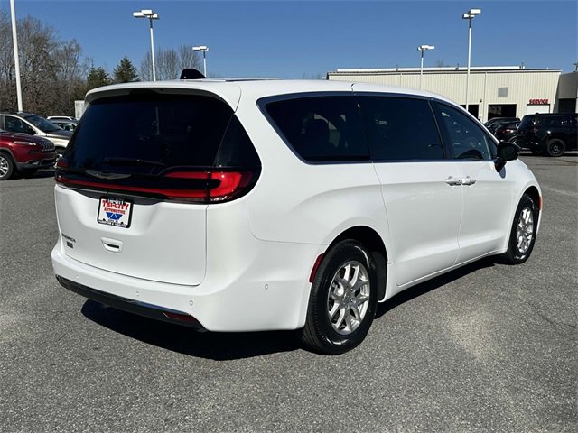 New 2025 Chrysler Pacifica Select image 4