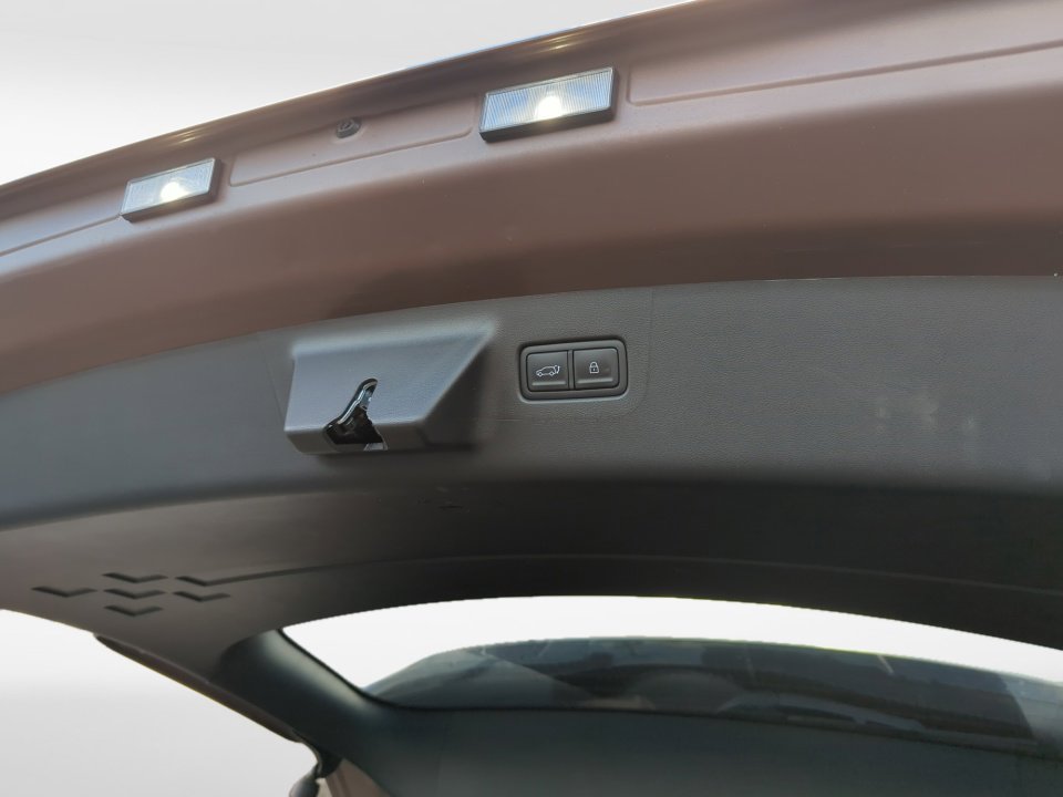 Used 2025 Hyundai Santa Fe Limited image 21