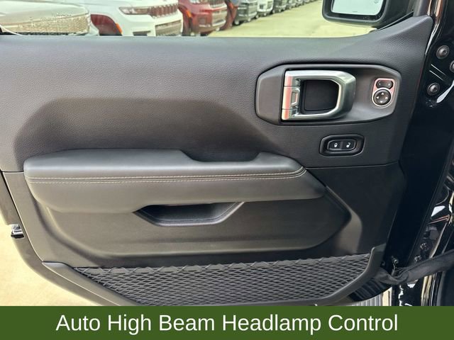 Used 2025 Jeep Wrangler Sahara image 22