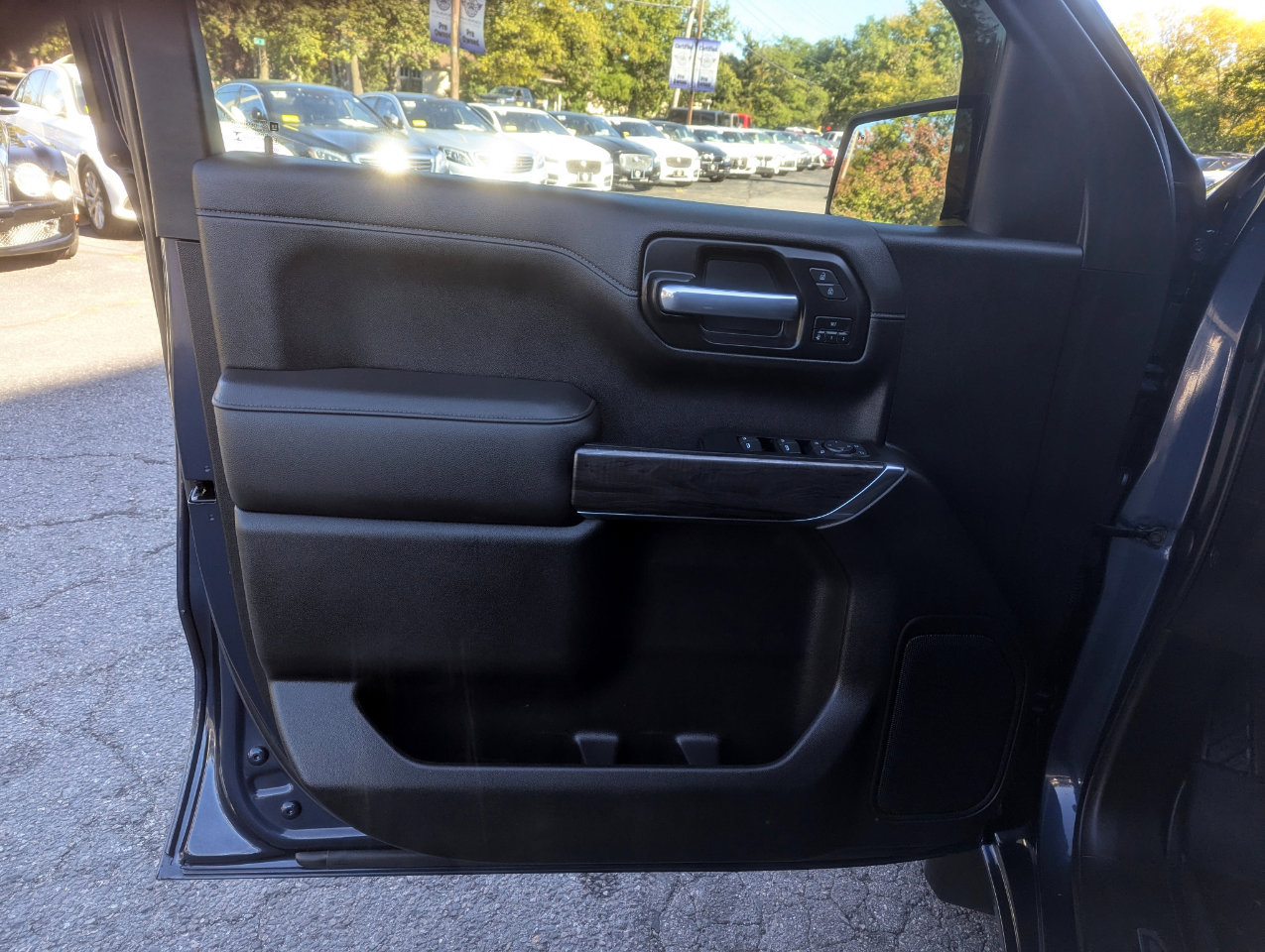 Used 2021 Chevrolet Silverado 1500 LTZ w/ Z71 Off-Road Package image 12