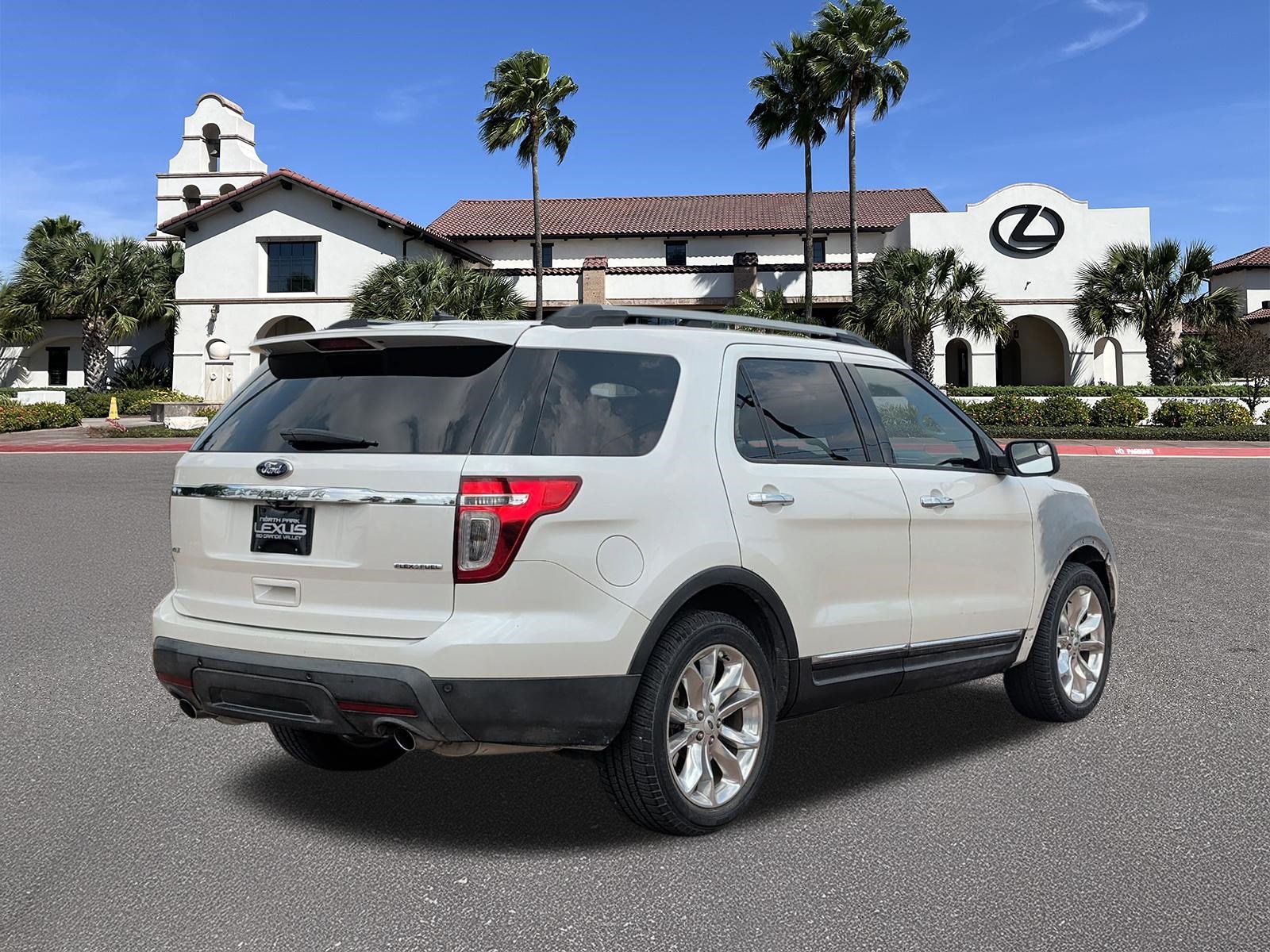 Used 2015 Ford Explorer XLT w/ Equipment Group 202A FWD image 2