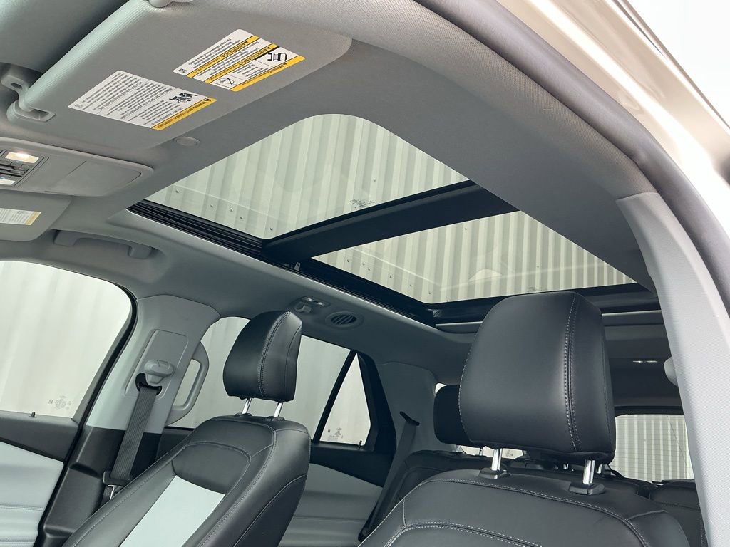 Used 2023 Ford Explorer XLT w/ Equipment Group 202A image 11