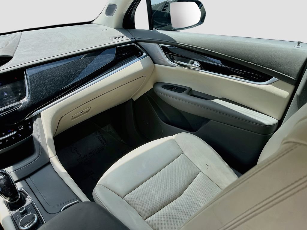 Used 2025 Cadillac XT6 Premium Luxury w/ Technology Package FWD image 25