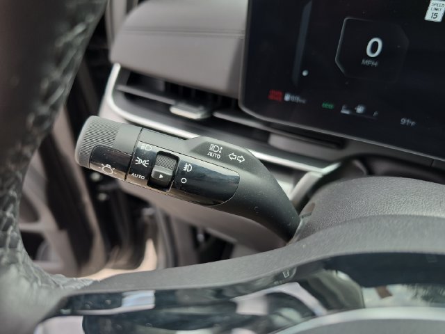 Certified 2025 Kia Carnival SX Prestige FWD image 23