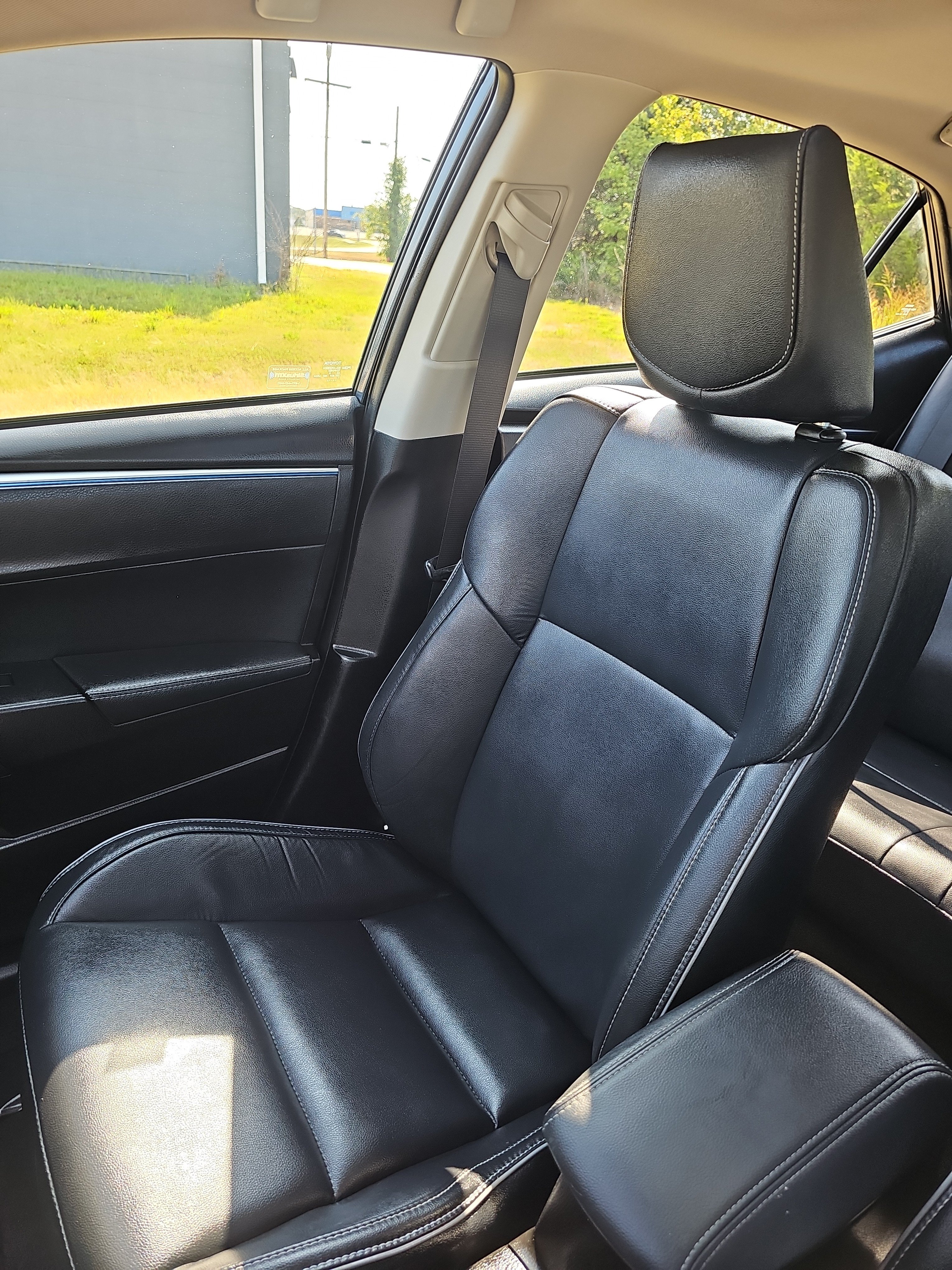 Used 2015 Toyota Corolla S Premium FWD image 28