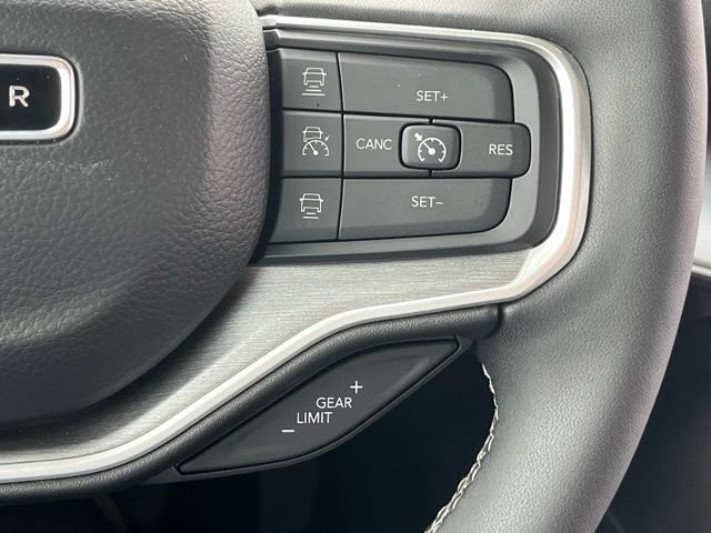 Used 2025 Jeep Wagoneer 4WD image 21