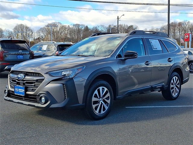 Used 2024 Subaru Outback Premium image 3