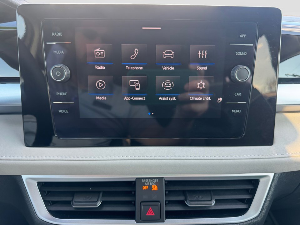 Used 2025 Volkswagen Taos SE w/ Panoramic Sunroof Package image 21