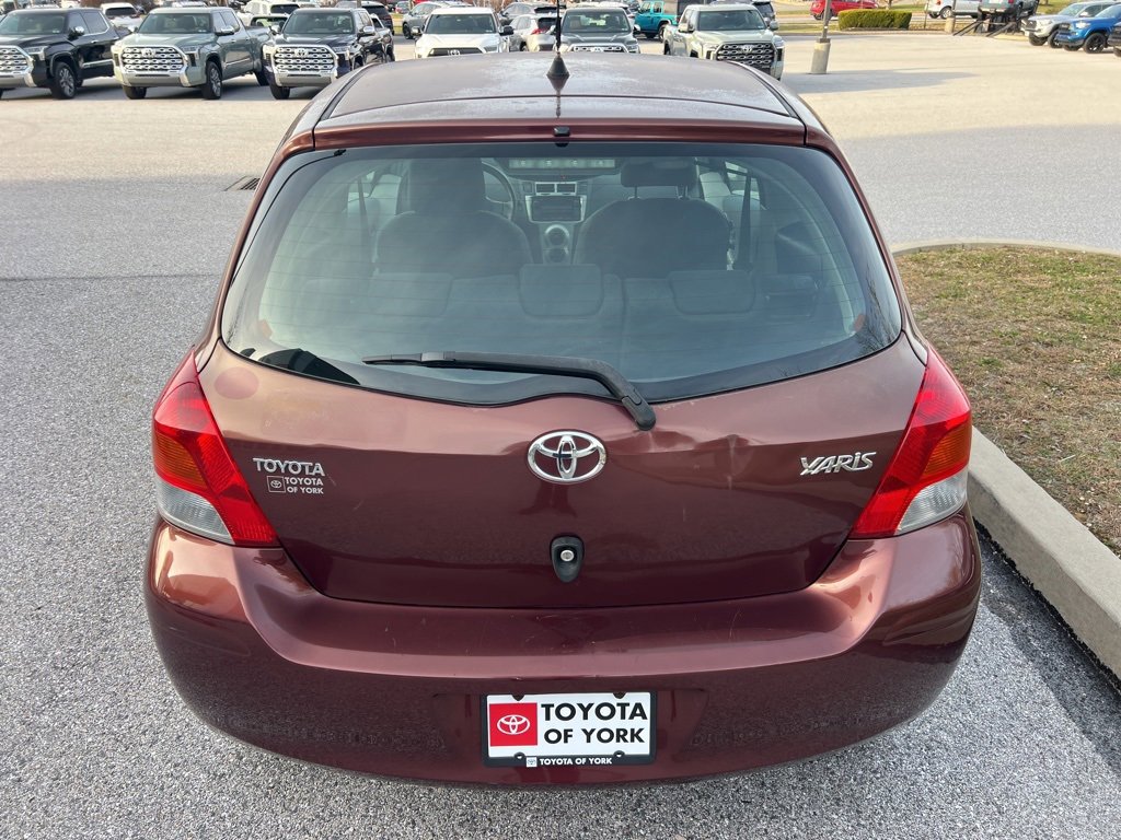 Used 2010 Toyota Yaris 2-Door Hatchback image 5