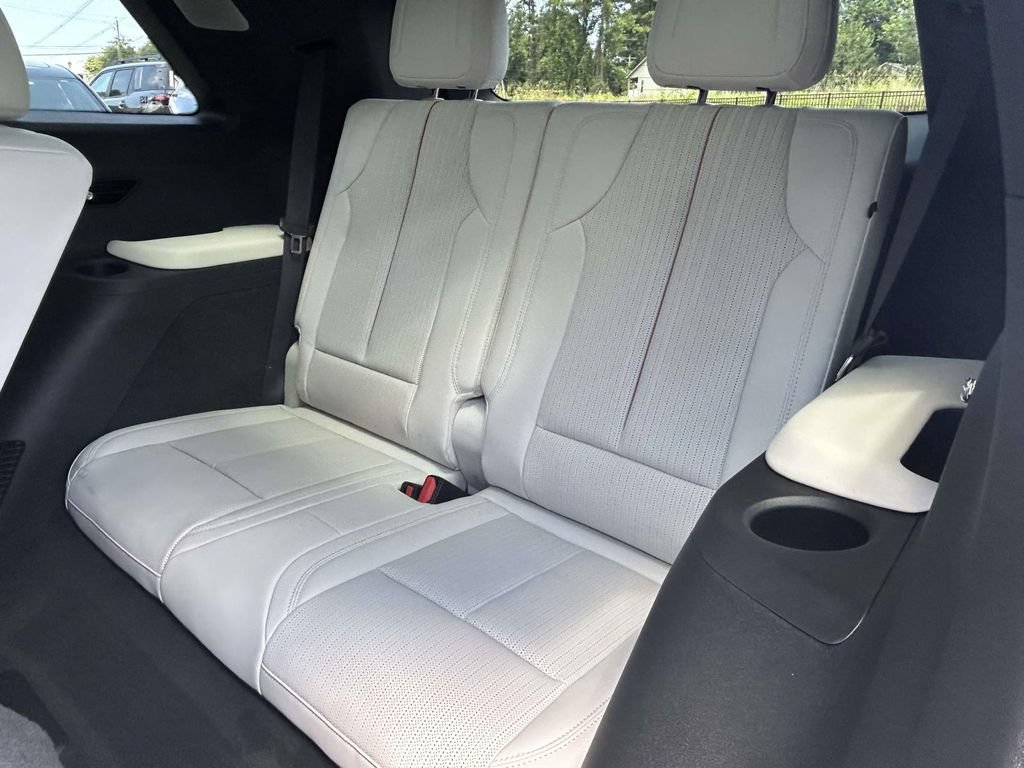 New 2027 Cadillac Vistiq Luxury AWD/4WD image 12