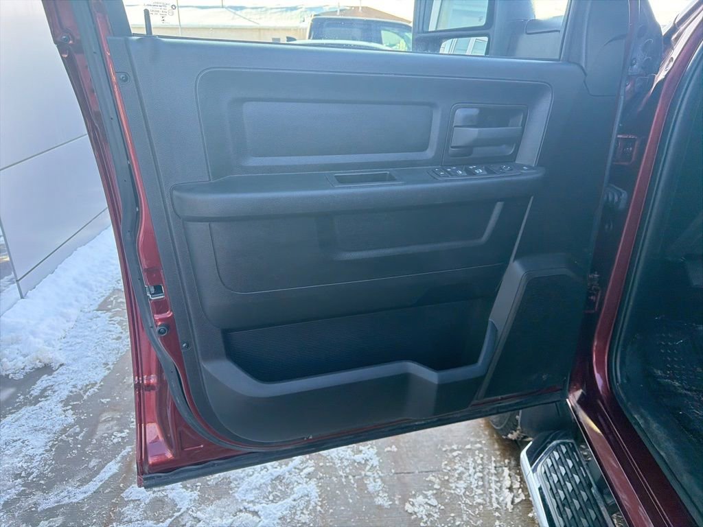 Used 2024 RAM 2500 Tradesman w/ Chrome Appearance Group image 16