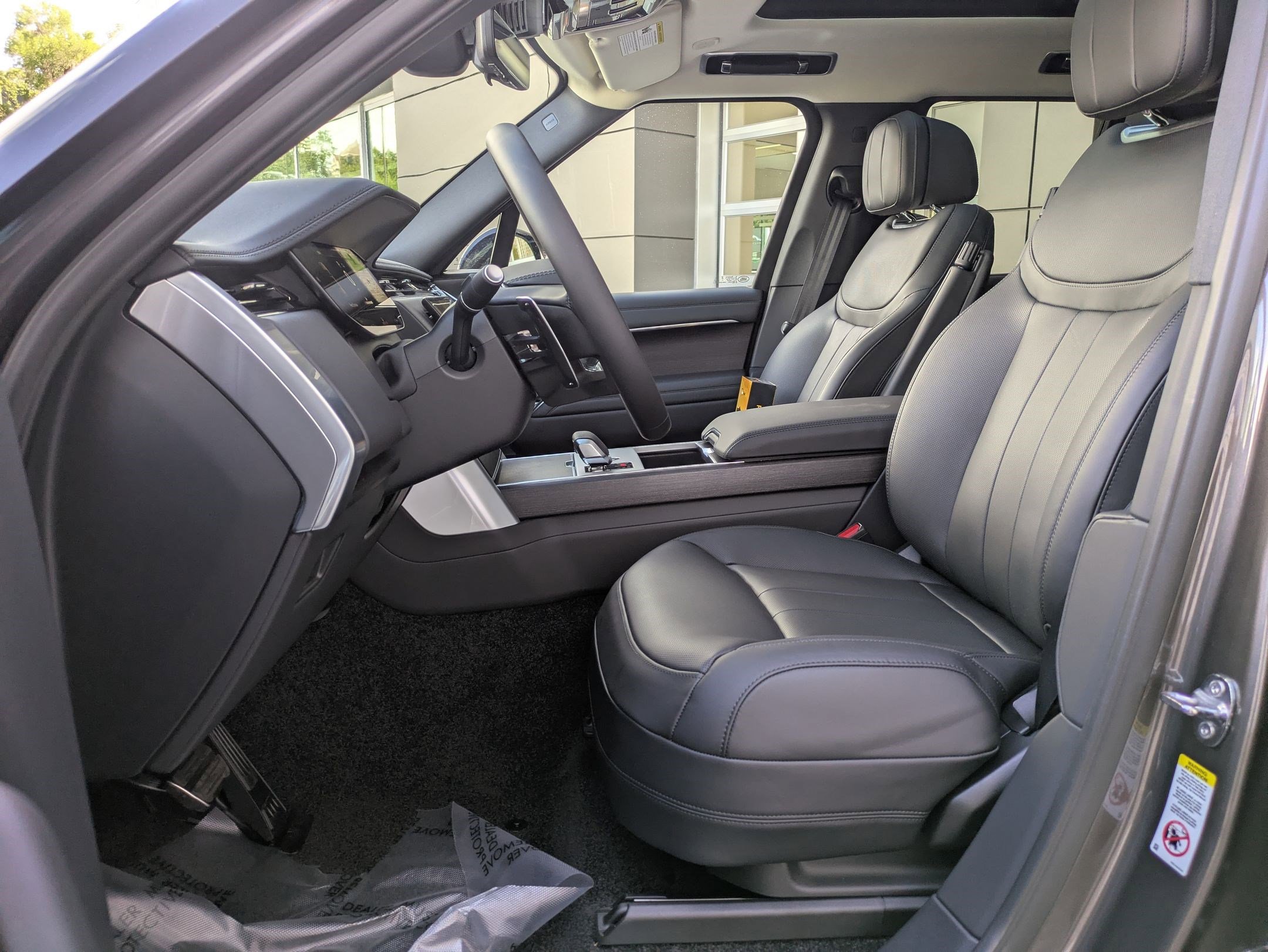 New 2025 Land Rover Range Rover SE image 14