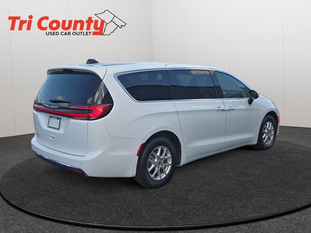 Used 2023 Chrysler Pacifica Touring-L FWD image 8