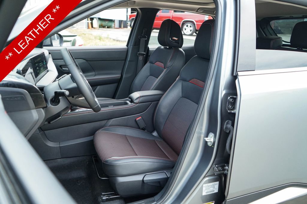 Used 2025 Nissan Kicks SR w/ SR Premium Package image 8