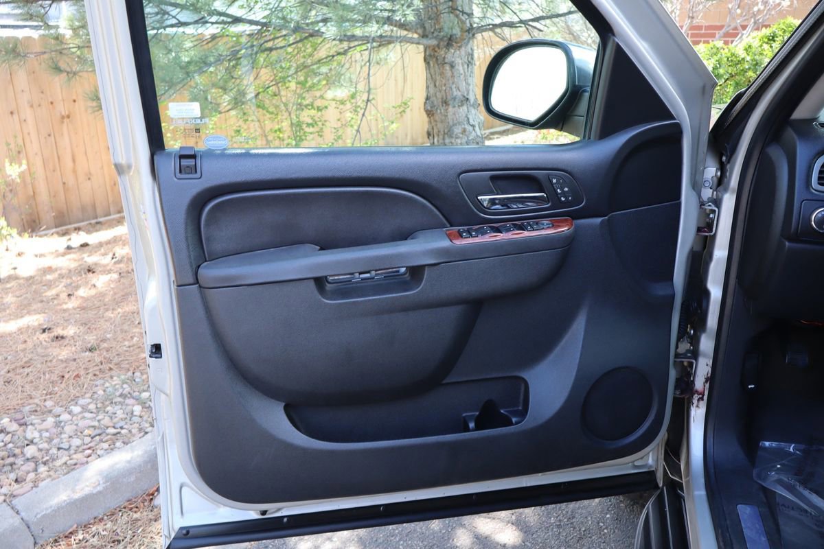 Used 2013 Chevrolet Tahoe LTZ image 25