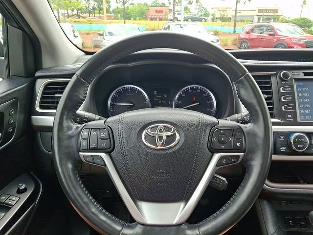 Used 2017 Toyota Highlander Limited Platinum FWD image 28