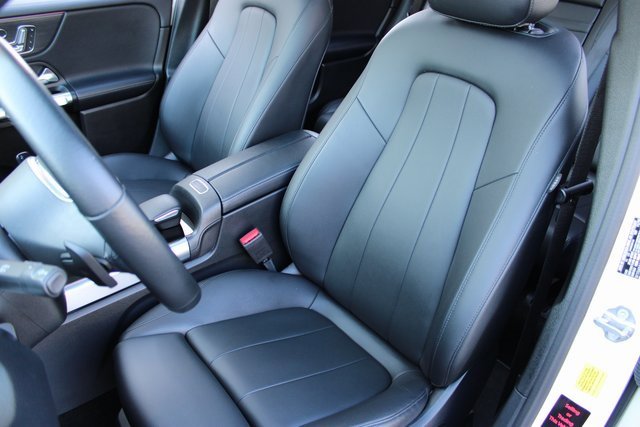 Used 2020 Mercedes-Benz GLB 250 image 10