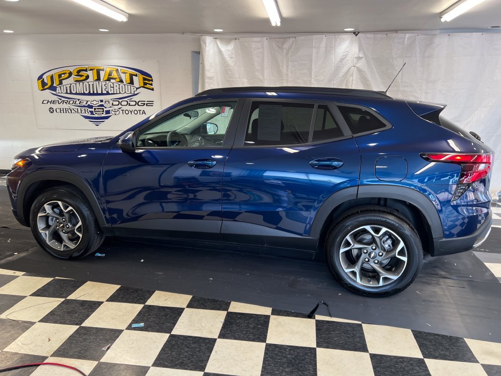 Used 2024 Chevrolet Trax LT FWD image 7