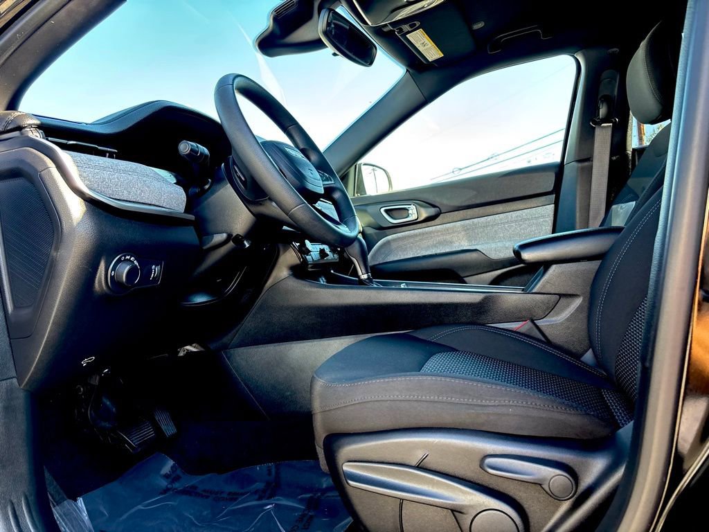 Used 2023 Jeep Compass Sport image 11