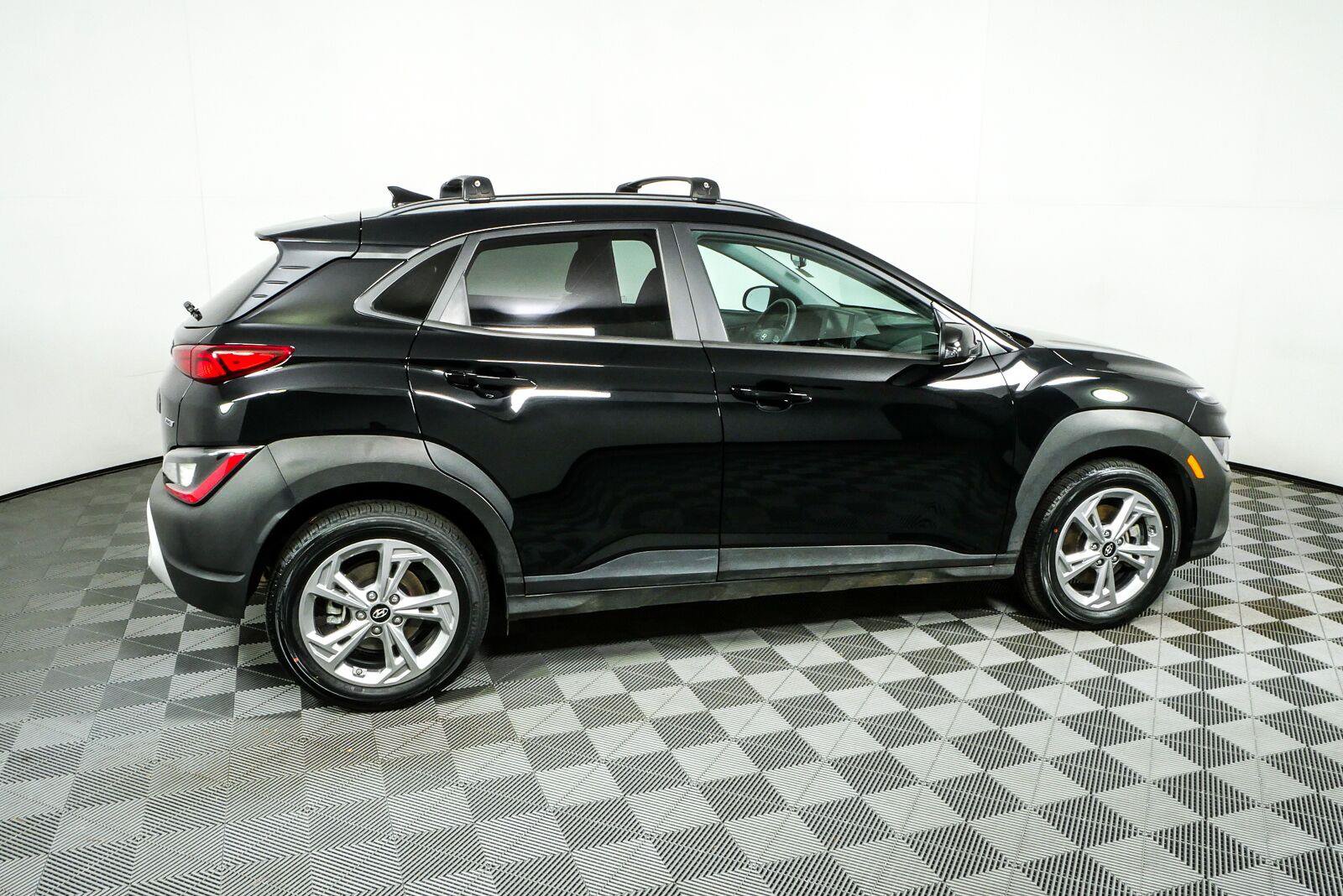 Used 2023 Hyundai Kona SEL AWD/4WD image 2
