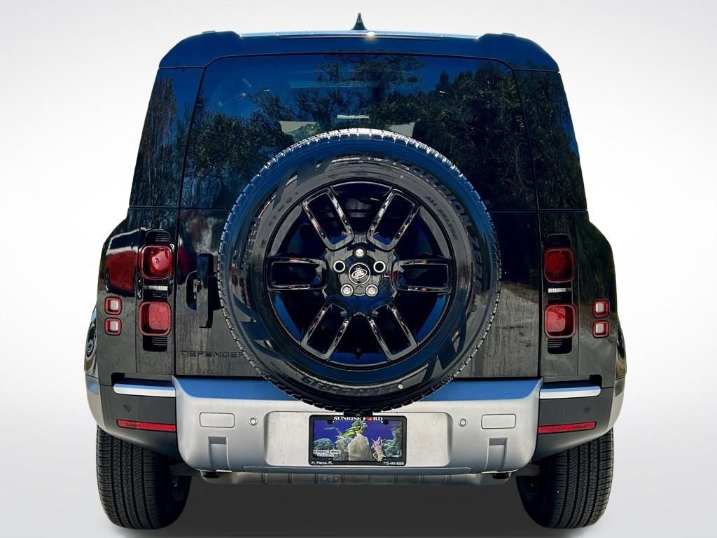 Used 2025 Land Rover Defender 110 S image 6