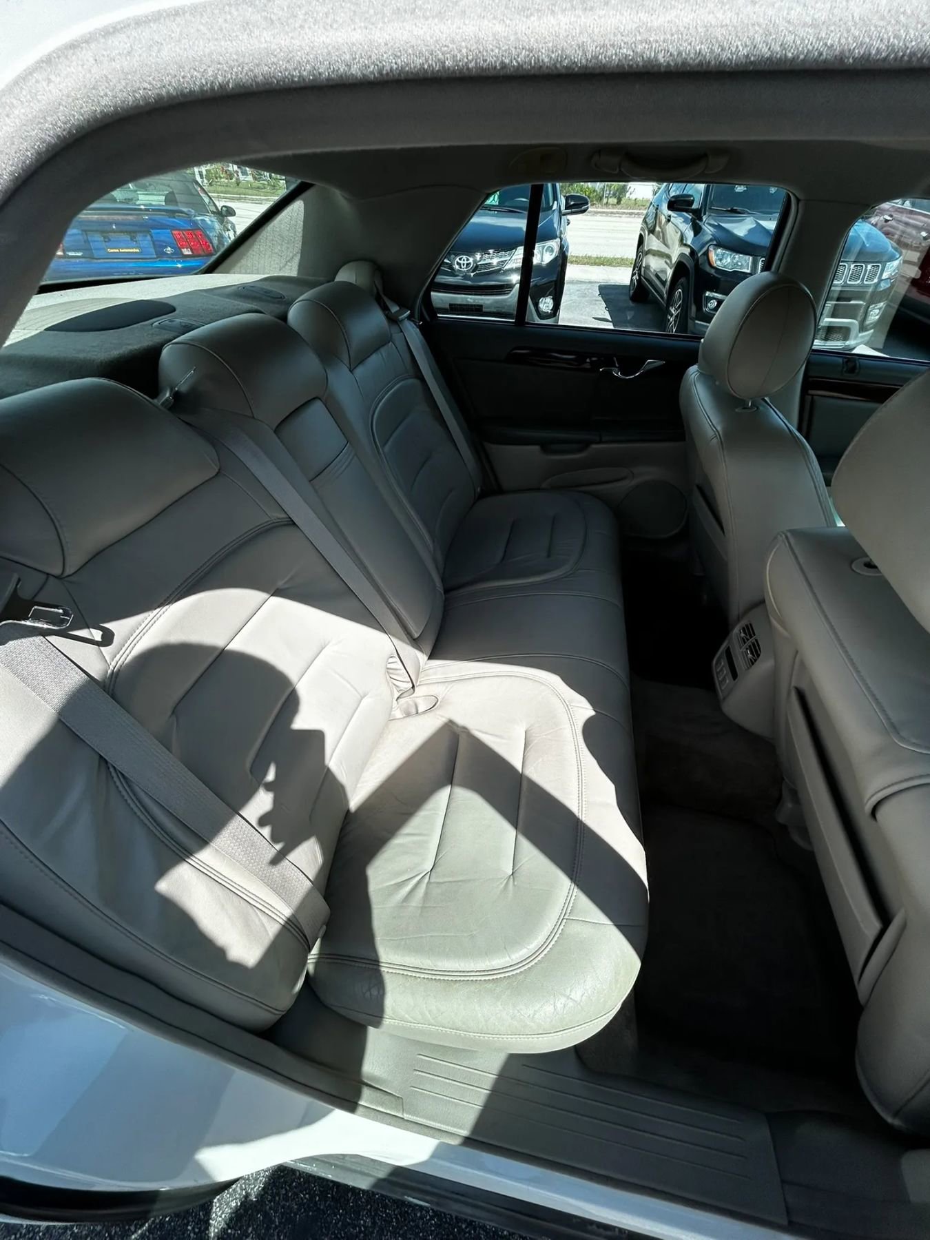 Used 2001 Cadillac De Ville Sedan image 9