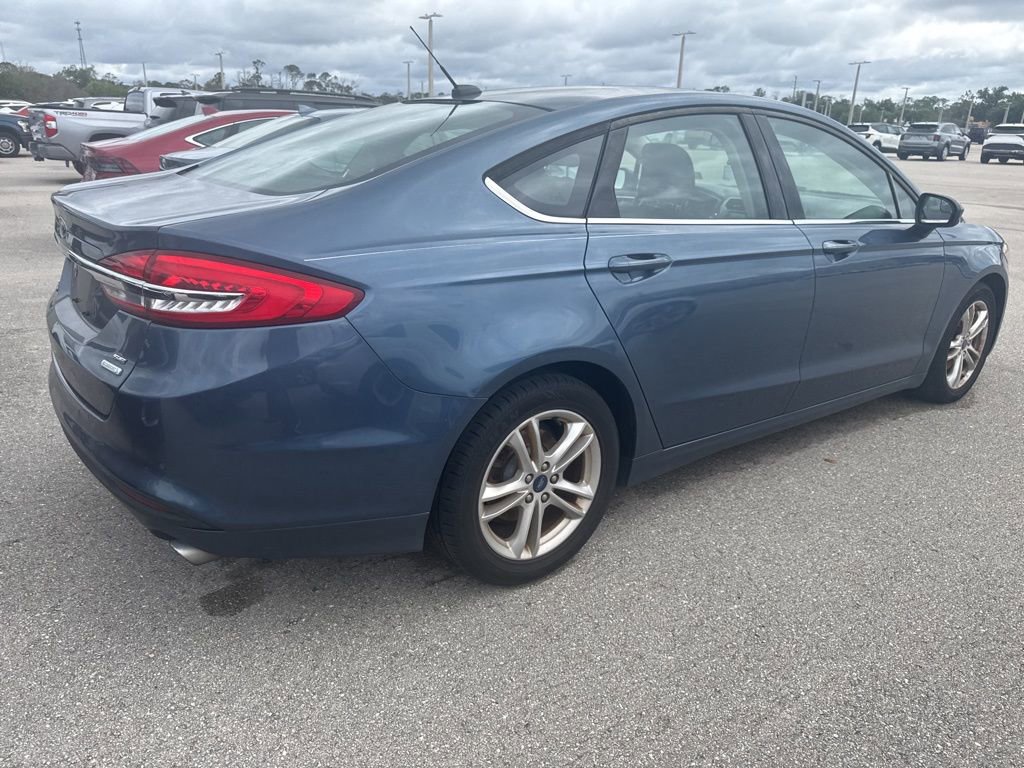 Used 2018 Ford Fusion SE w/ Fusion SE Technology Package image 3