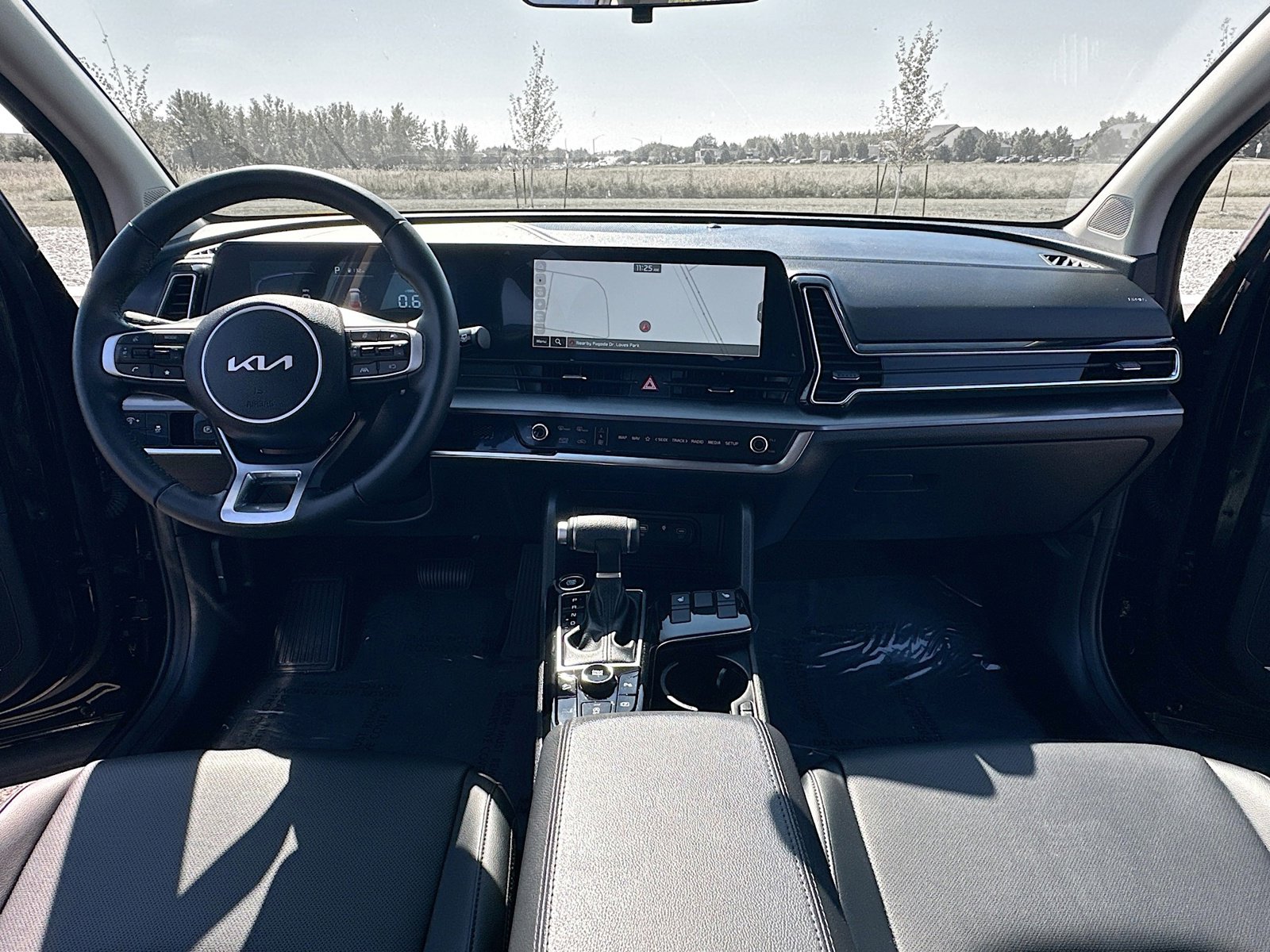 Used 2025 Kia Sportage EX image 3