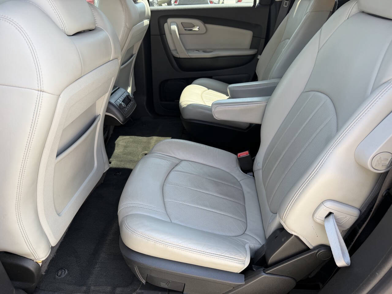 Used 2012 Chevrolet Traverse LTZ AWD/4WD image 16