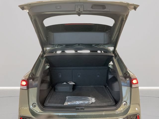 New 2026 Volkswagen Tiguan SE R-Line AWD/4WD image 15