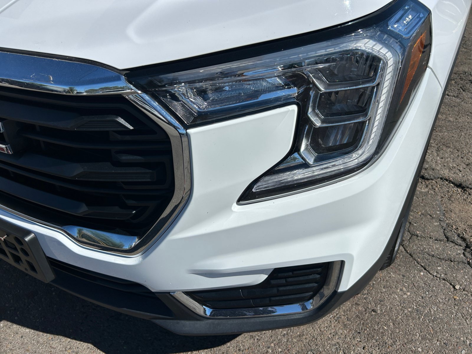 Used 2024 GMC Terrain SLE FWD image 10