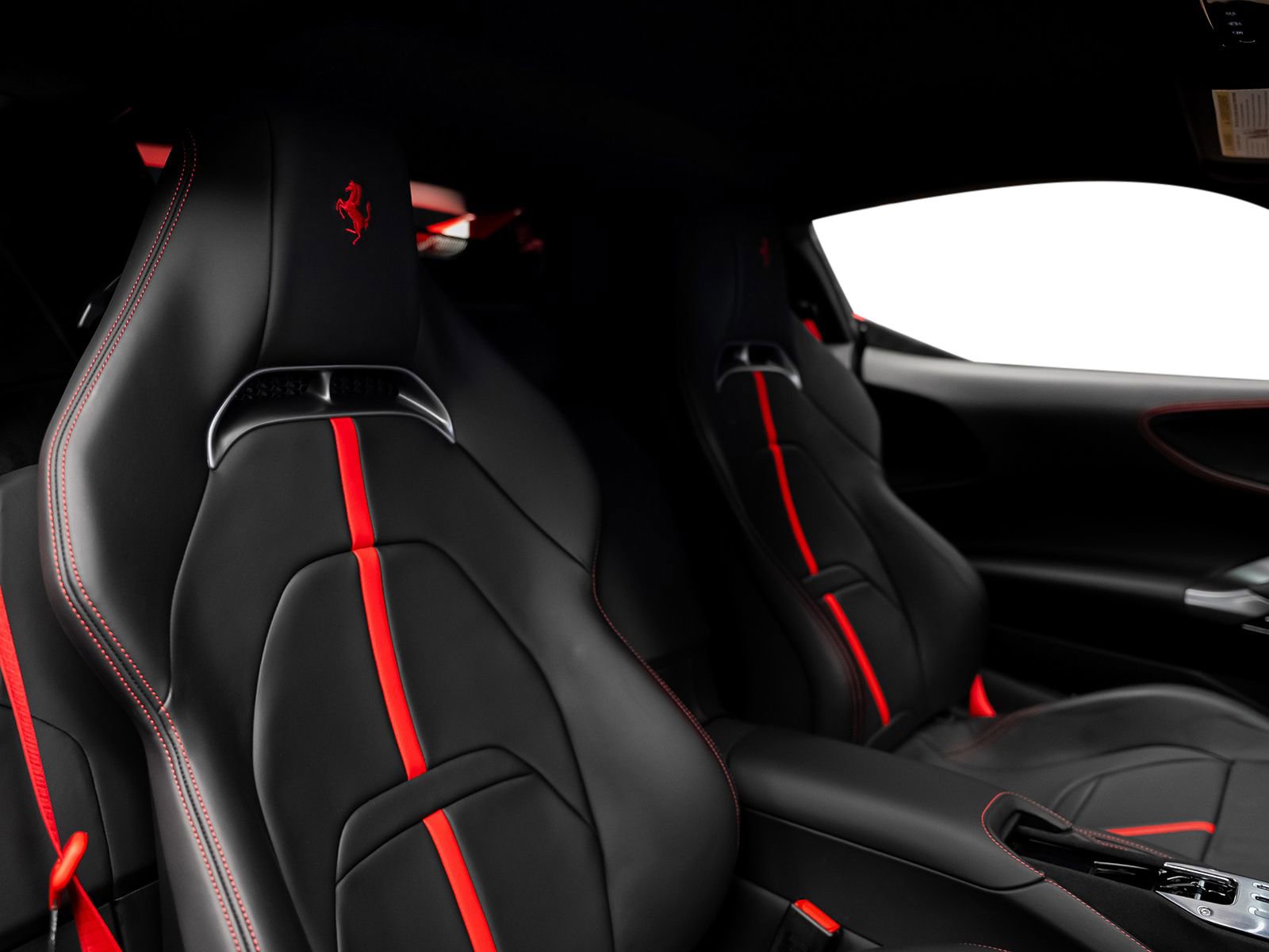 Used 2022 Ferrari SF90 Stradale image 40