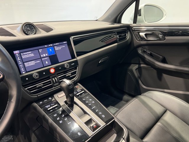 Used 2025 Porsche Macan Turbo image 17