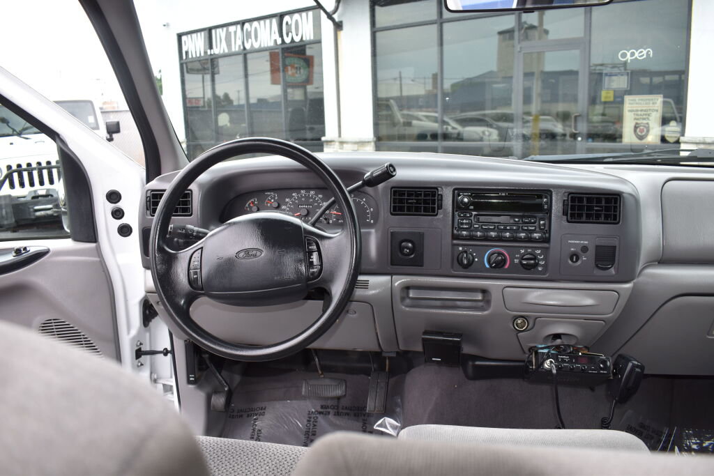 Used 2001 Ford F250 Lariat RWD image 2