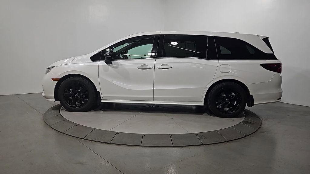 Used 2024 Honda Odyssey Sport image 2